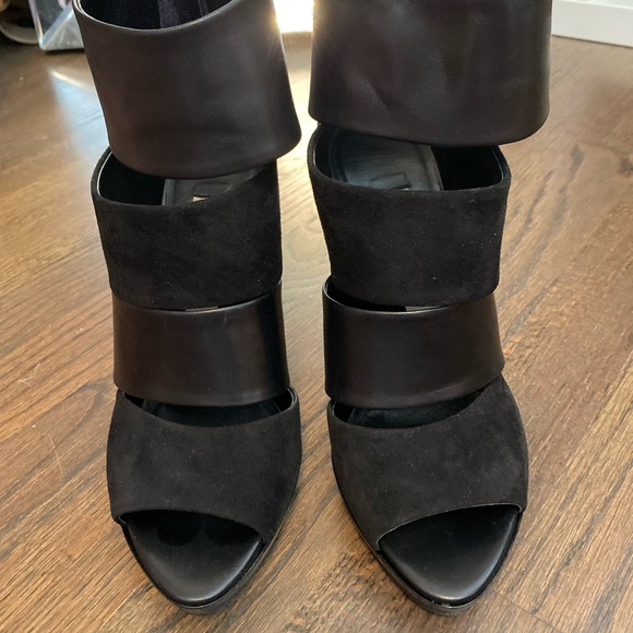 Burberry | suede and leather Heels - Picture 3 of 7